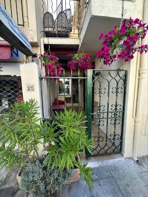 A Pousada Crew Key West Antibes Exterior foto